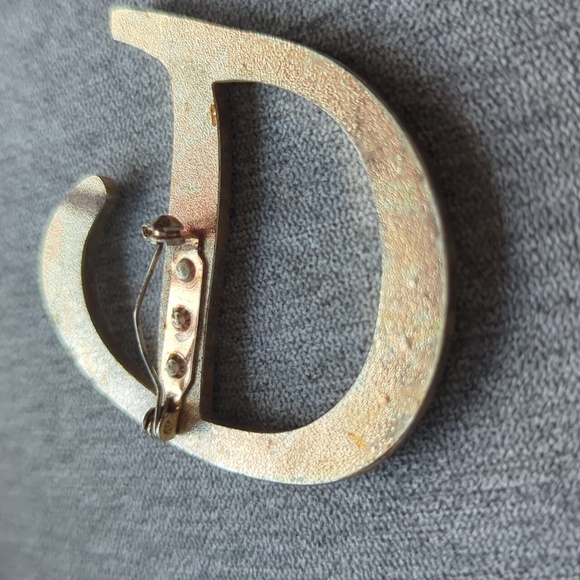 Large Rhinestone D Pin Brooch - Picture 2 of 2